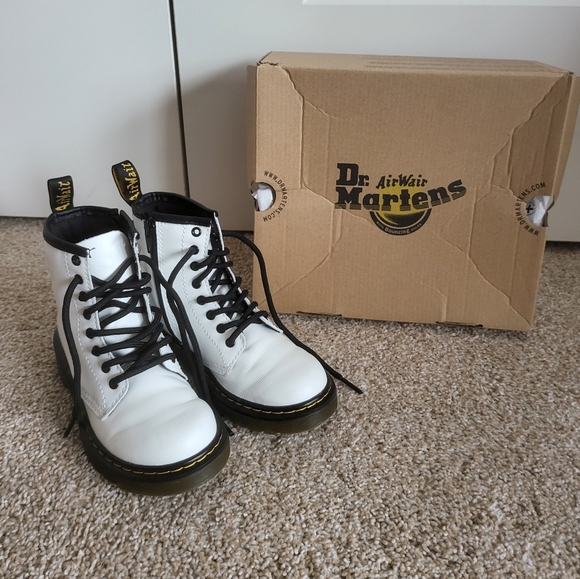 ♥️EUC♥️ DOC MARTENS GIRLS BOOTS - Picture 13 of 13